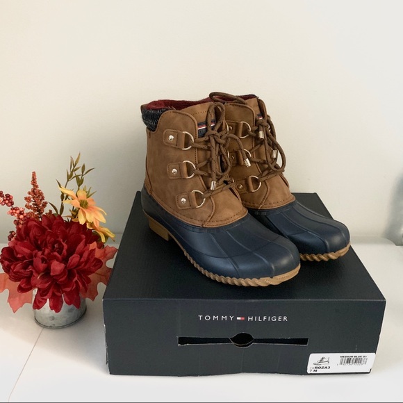 Tommy Hilfiger Roza3 Duck Boot - Picture 4 of 9